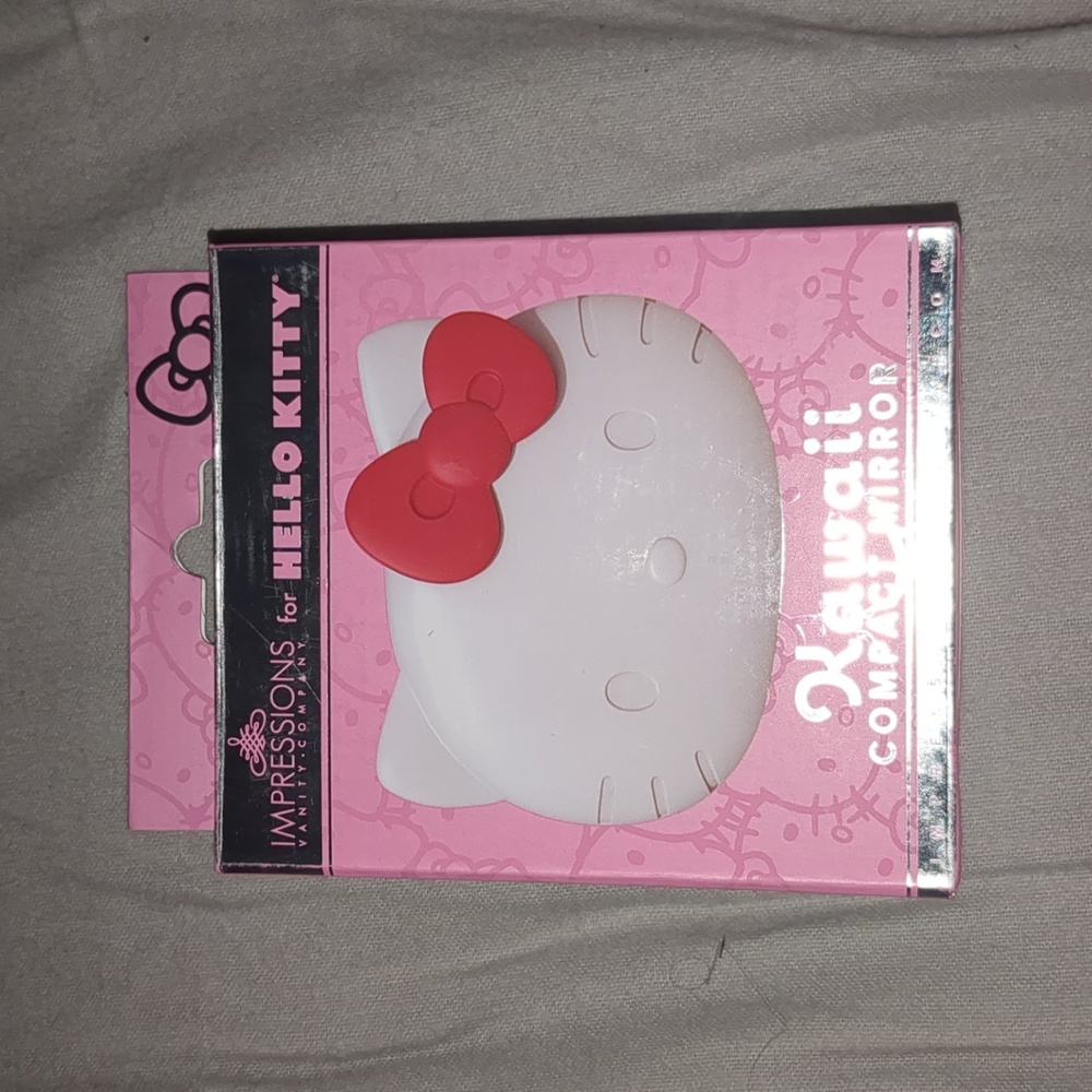 Impressions Vanity Hello Kitty Kawaii Battery Compact Mirror